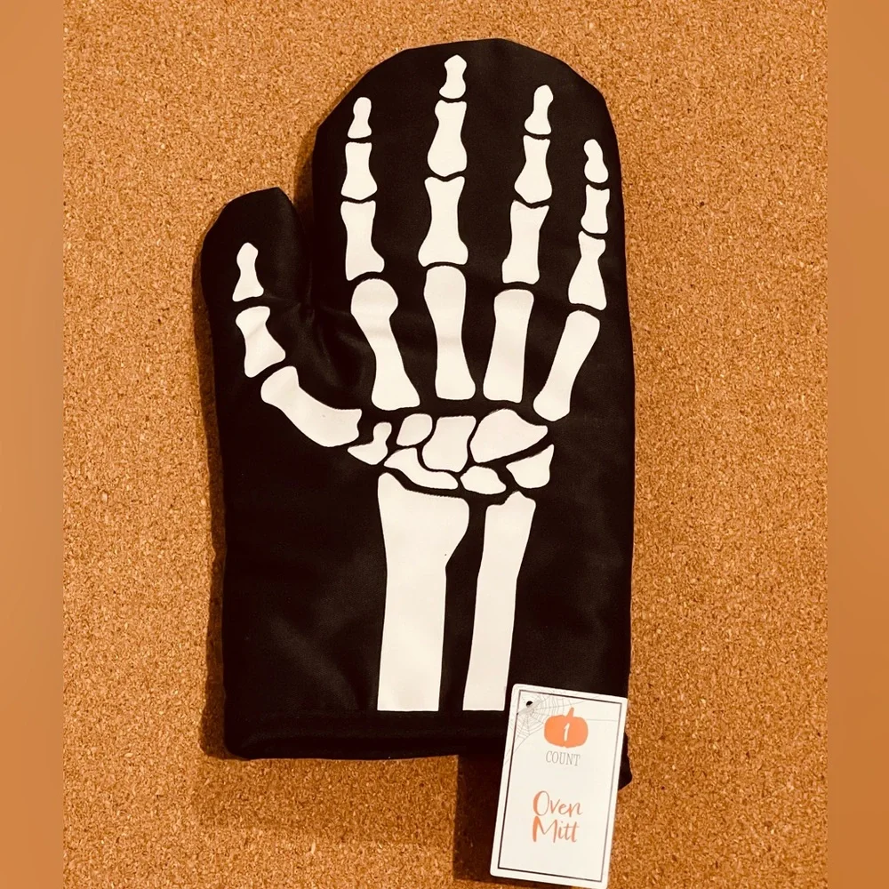Target BP Halloween 2022 Spooky & Scary Skeleton Hand Oven Mitt / Pot Holder